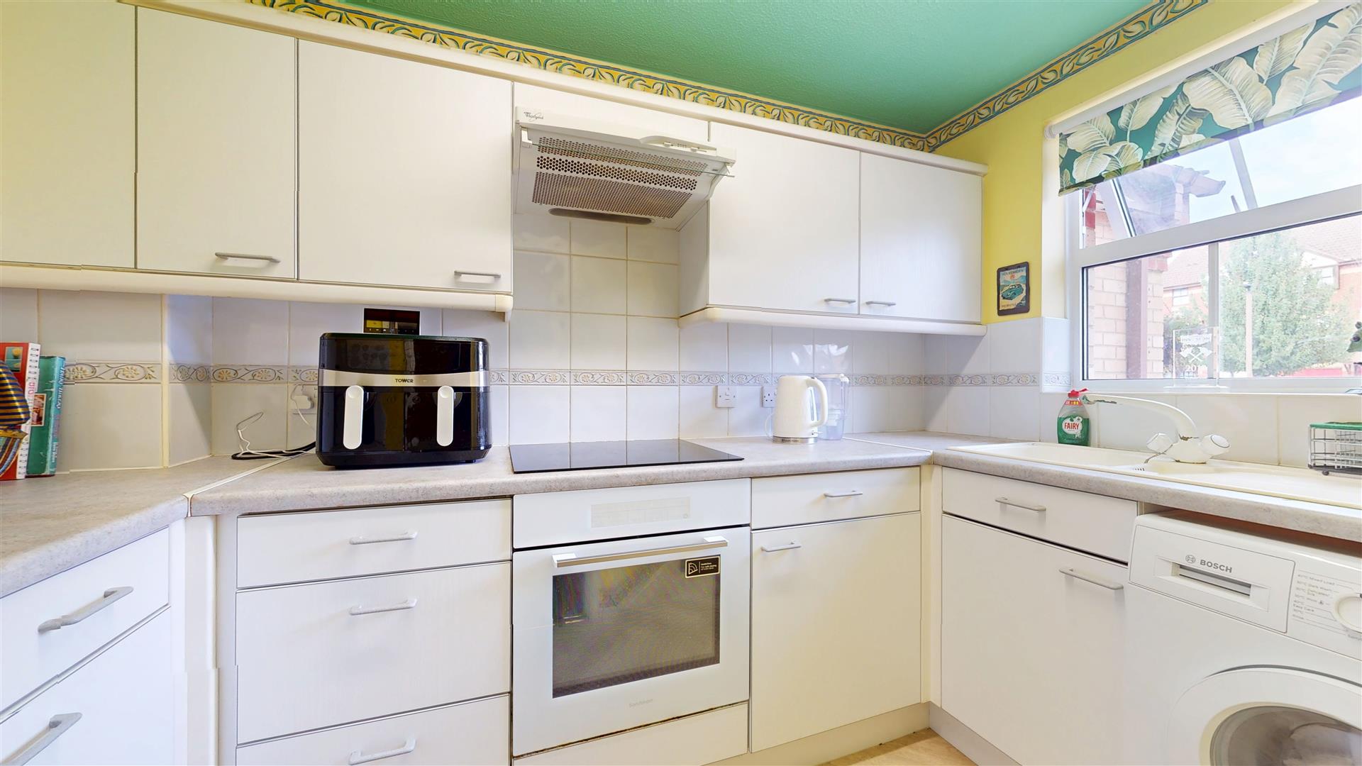 2 bed property in Rhodes Place, Milton Keynes
